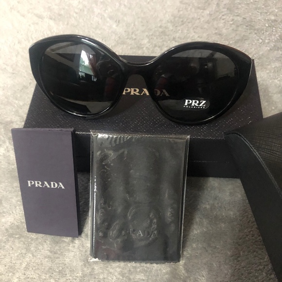 BRAND NEW AUTHENTIC PRADA PR 18XS 1AB5Z1 ROUND  BLACK SUNGLASSES  GREY LENS. - Picture 1 of 16